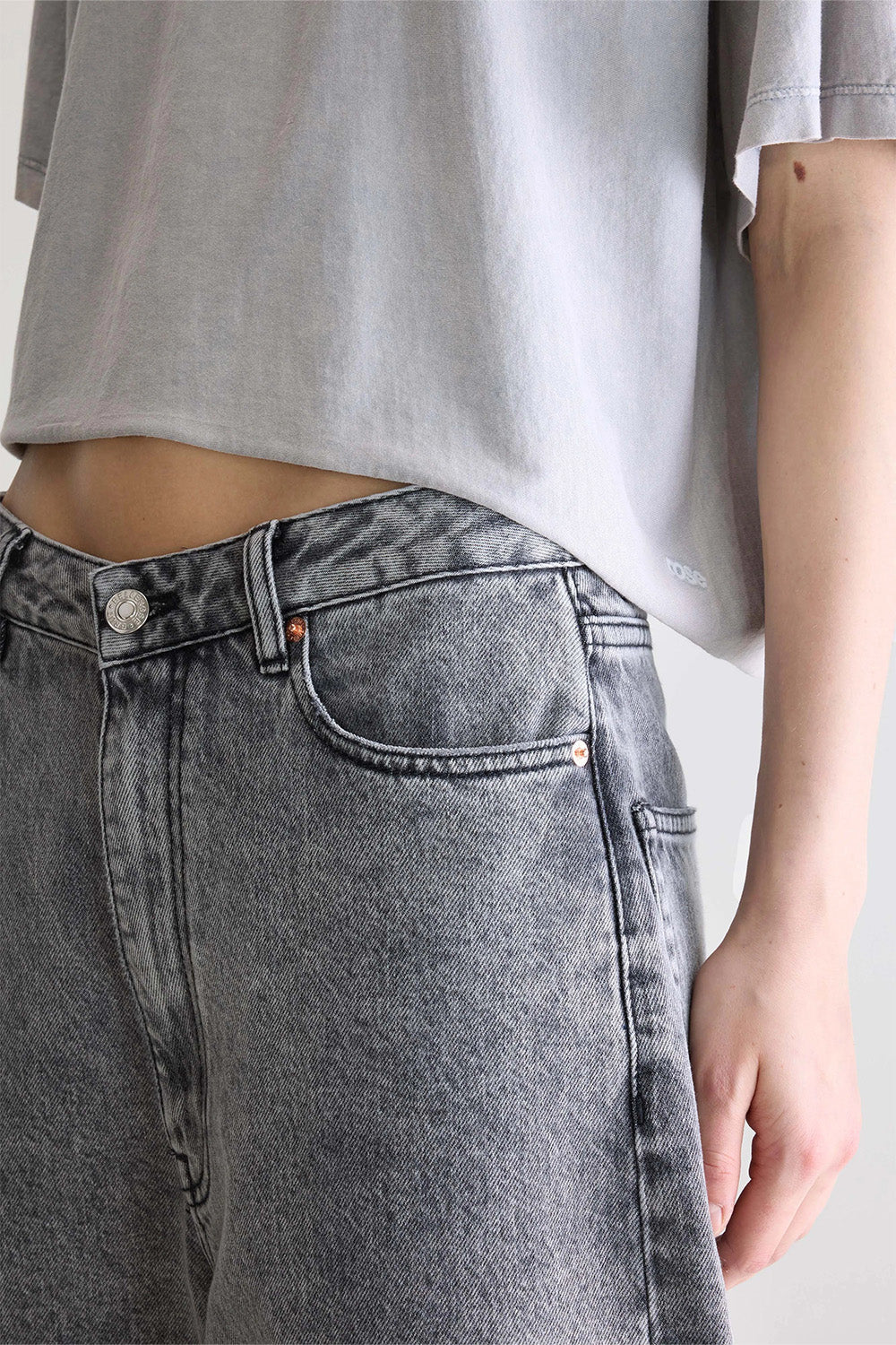 Farpy Tee, Gloomy | Bellerose | The Standard Store