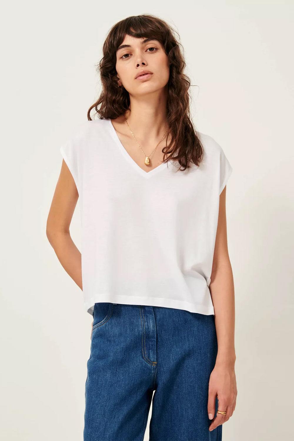 The V, White | Sessun | The Standard Store