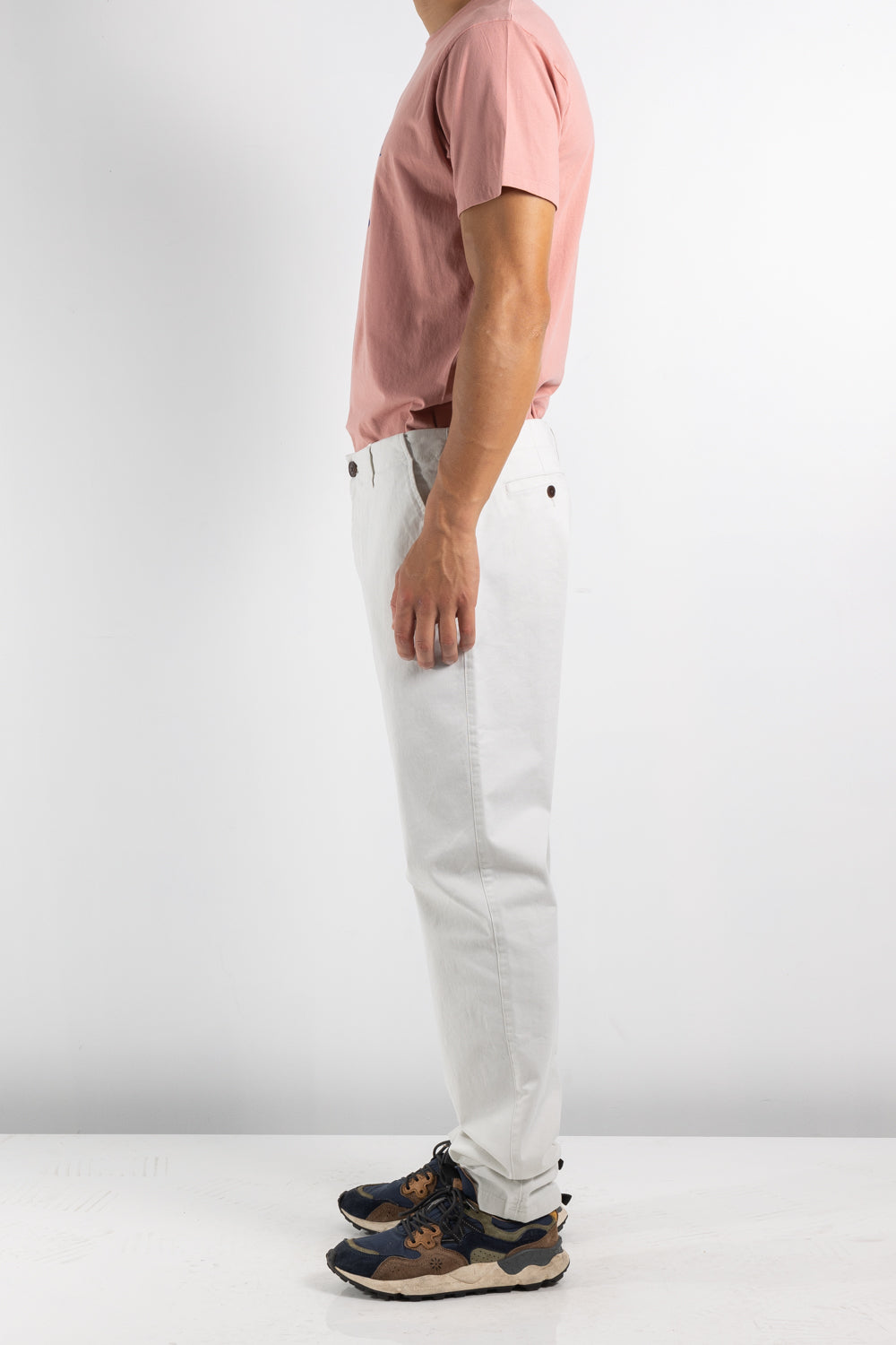 Cuisse De Grenouille Chino Classic off white The Standard Store